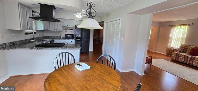 Building Photo - 1526 Palm Ct