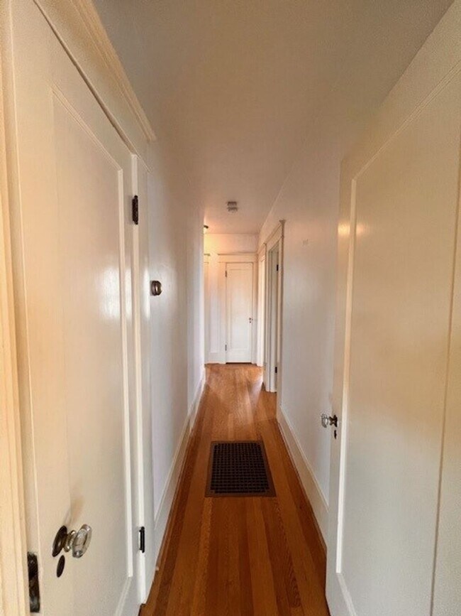 Building Photo - 1416