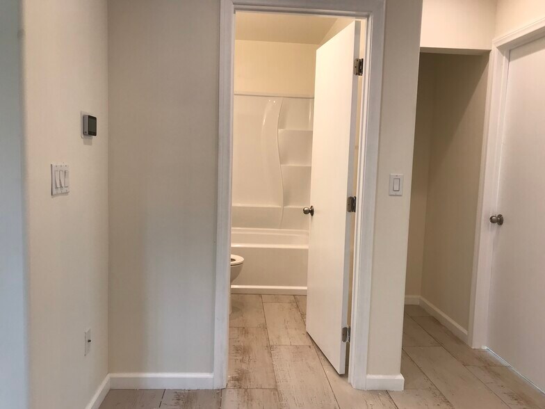 Building Photo - 10166 Petit Ave