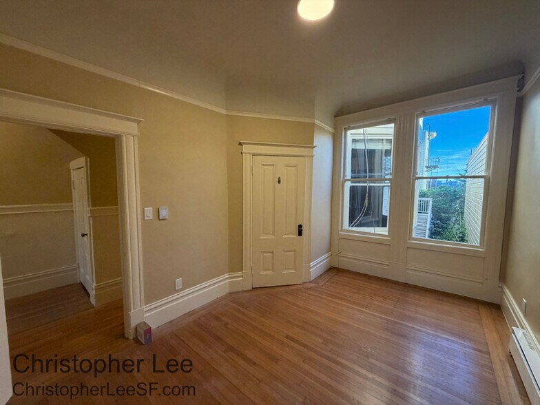 Building Photo - 2211 Pine St