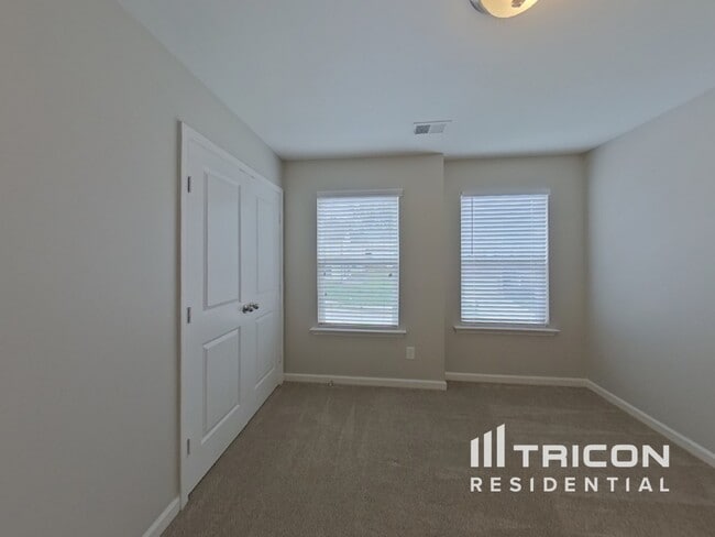 Building Photo - 2277 Wentworth Park Dr