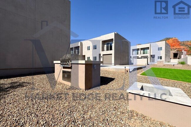 Building Photo - 3Bed/2.5Bath House in Sedona! Ready for Im...
