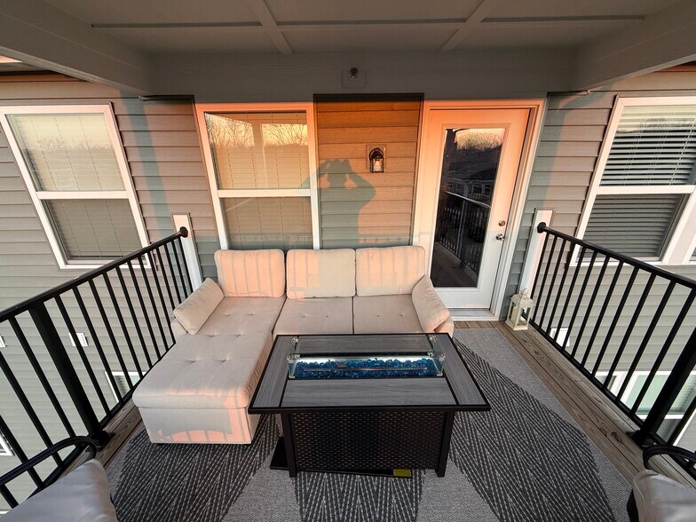 Building Photo - 610 Foxhill Dr