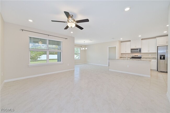 Building Photo - 3052 Royal Gardens Ave