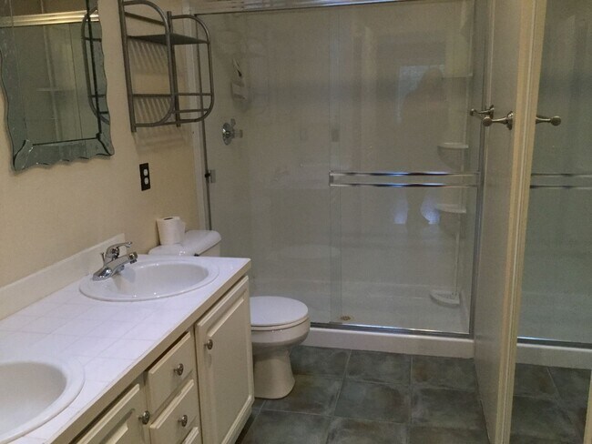 Building Photo - Stylish 2-Bedroom, 2.5-Bath Townhome with Garage & Private Patio