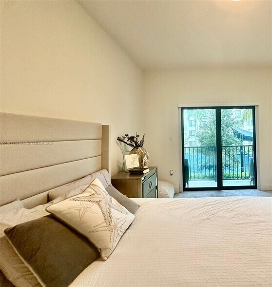 Building Photo - 4640 NW 84th Ave