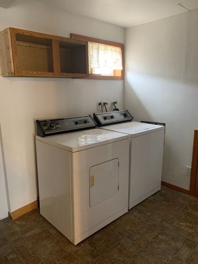 Building Photo - Charming house on 2 beautiful corner lots!