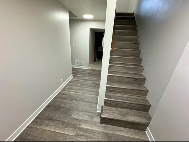 Building Photo - 1911 Glendale Rd