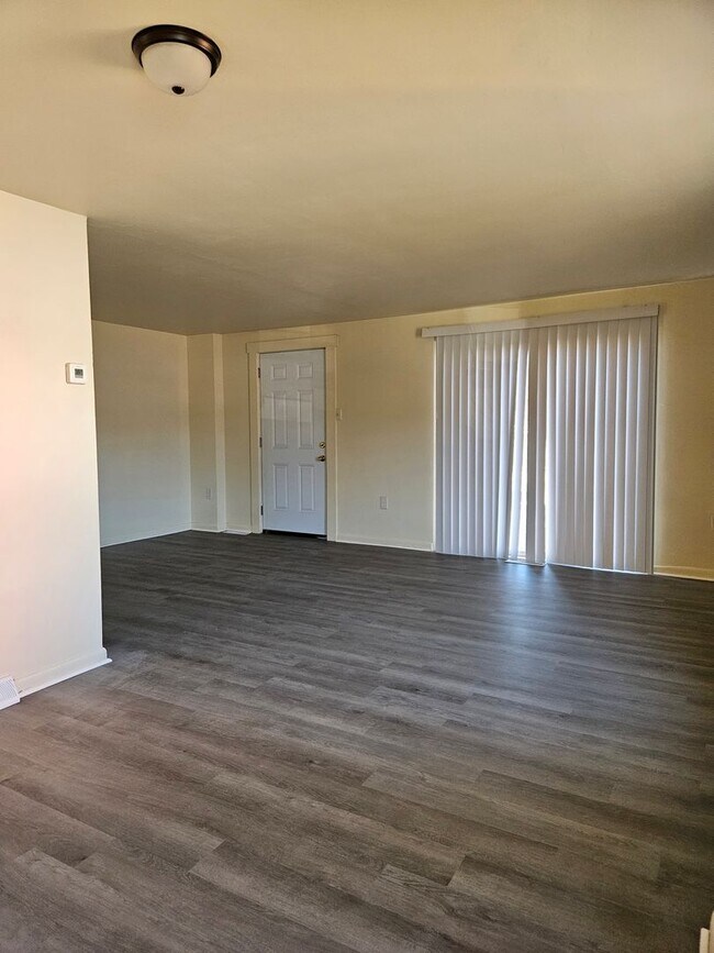 Building Photo - 906 E King Street, YORK