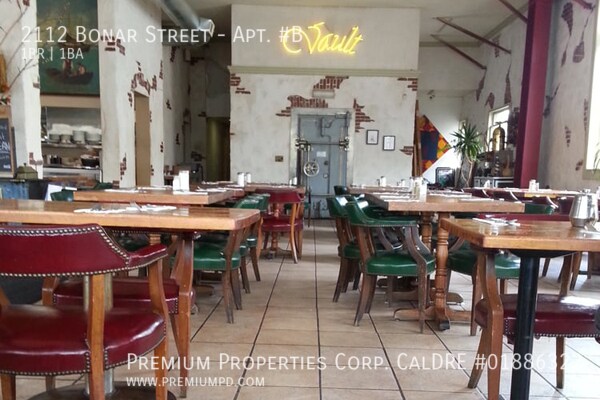 Building Photo - 2112 Bonar St