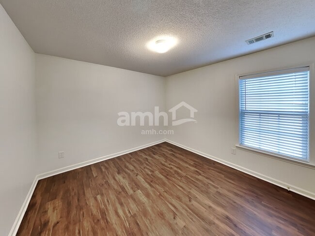 Building Photo - 349 Burdock Trce