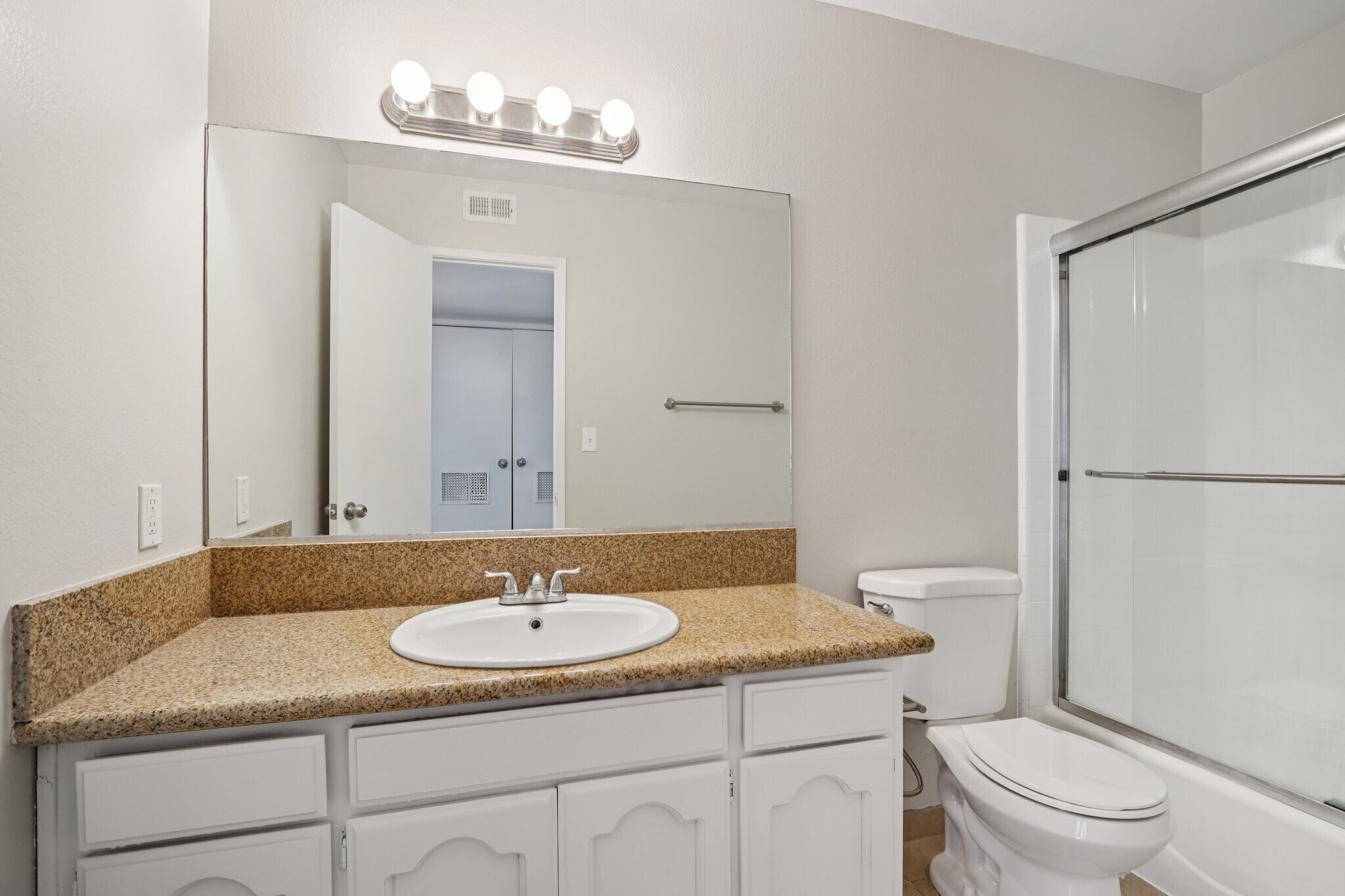 Building Photo - 421 N Kenneth Rd