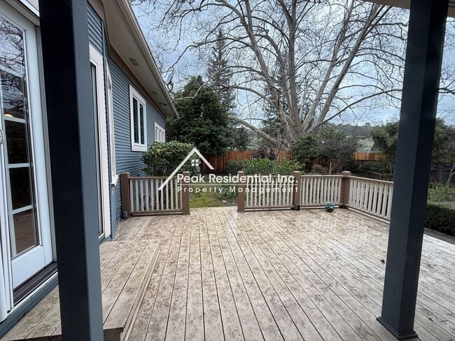 Building Photo - Beautiful Penryn 3bd/2ba House With Detach...