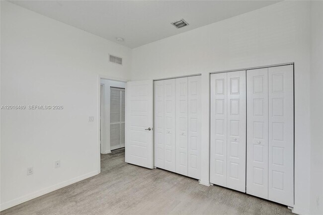 Building Photo - 643 NE 191st Terrace