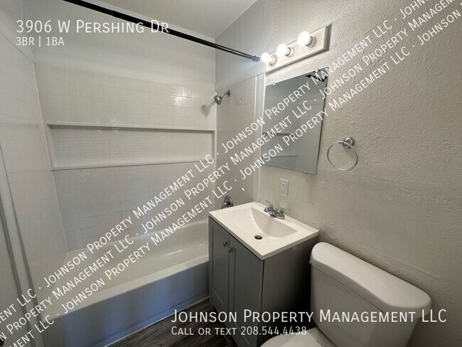 Building Photo - 3906 Pershing Dr
