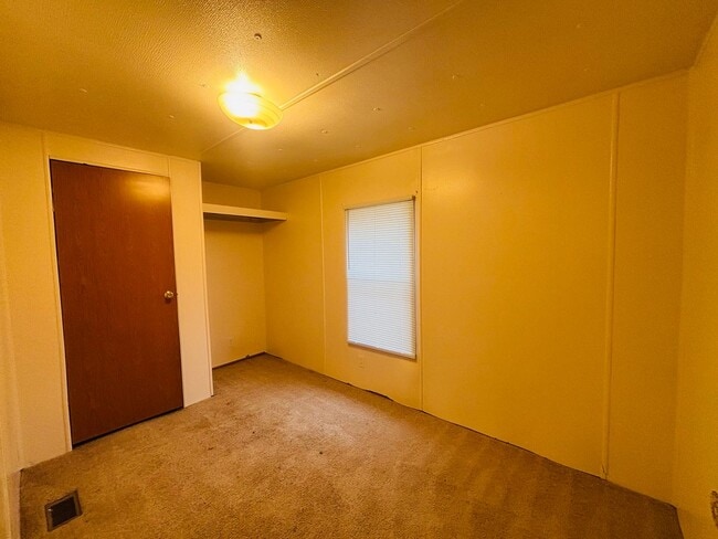 Building Photo - Mobile Home