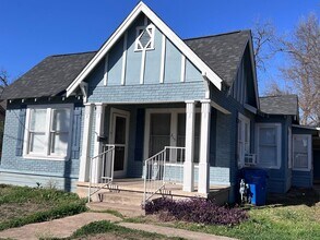 Building Photo - 215 Jennings Ave