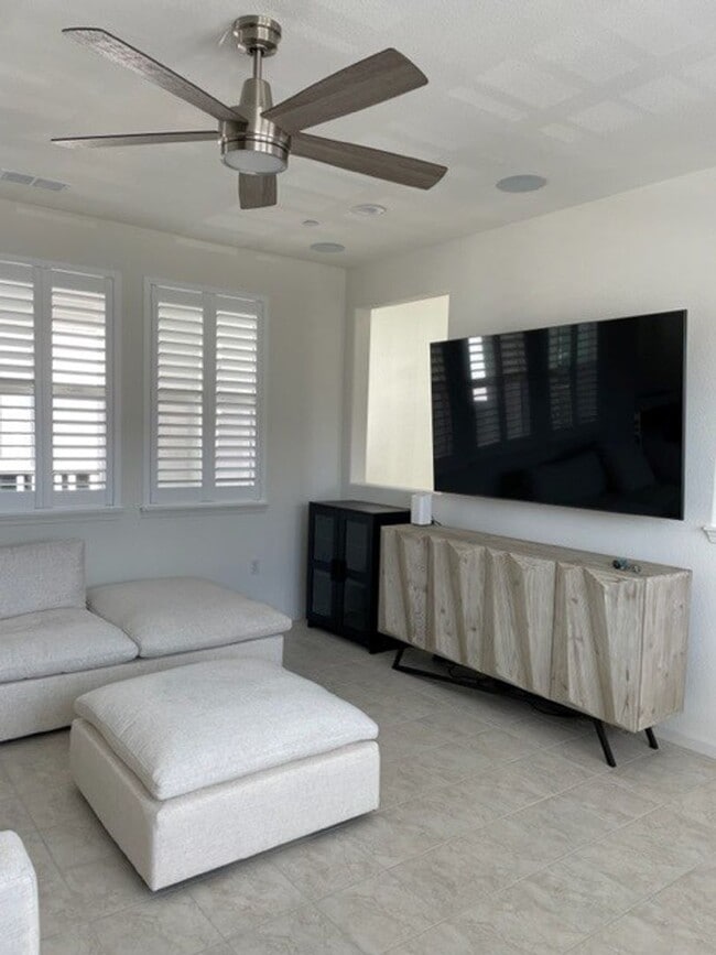 Building Photo - Beautiful 3 Bedroom, 2 Bath, in River Island Community