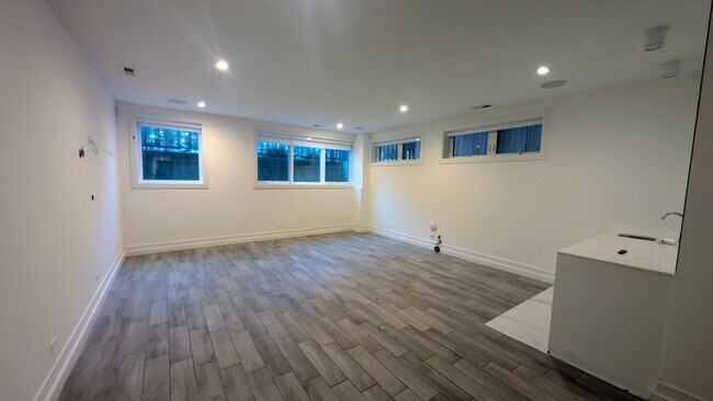 Building Photo - 1445 W Fry St