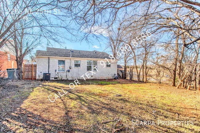 Building Photo - 2205 NE 25th St