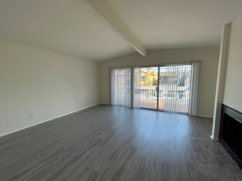 Building Photo - 840 3rd St