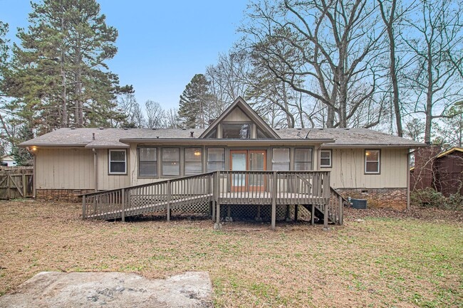 Building Photo - 4 Bedroom 3 Bath Home