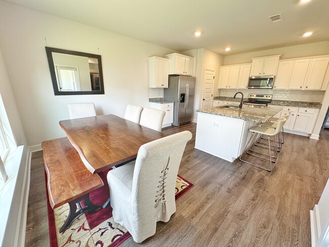 Building Photo - 3017 Dowington Dr