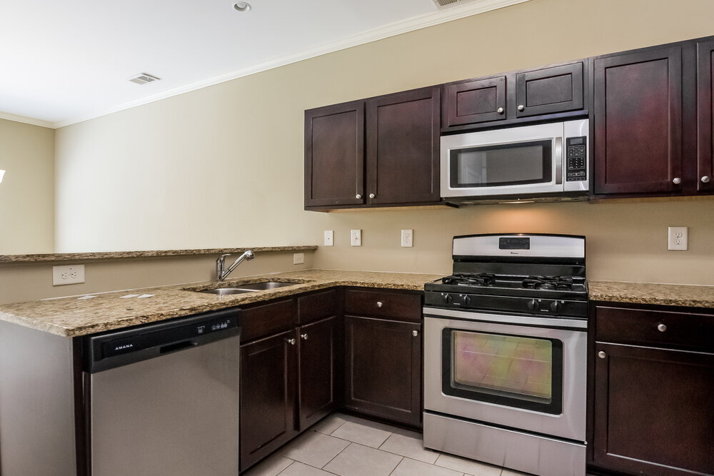 Building Photo - 220 Crescent Woode Dr