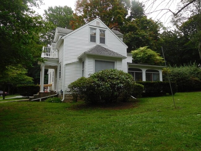 Building Photo - Two-Bedroom House