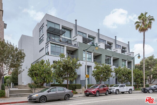 Building Photo - 13045 Pacific Promenade