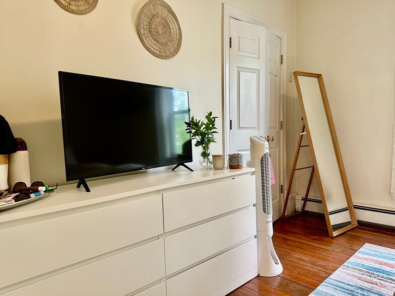 Building Photo - 12-14 Marcella St. Unit 2A