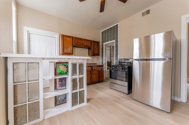 Building Photo - 3328 W Chicago Ave