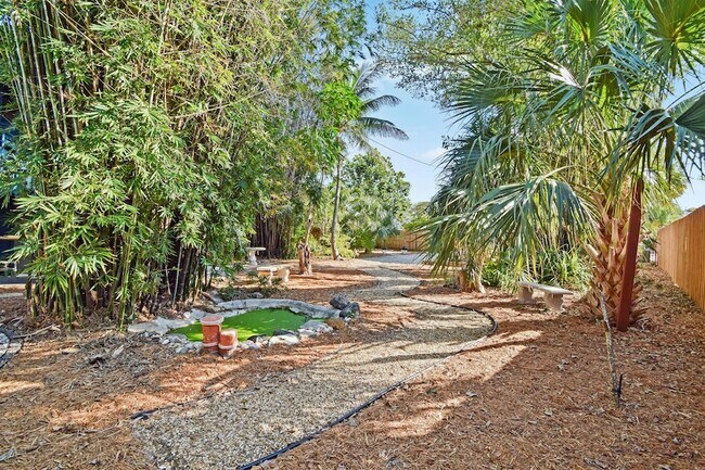 Building Photo - 310 Columbia Dr