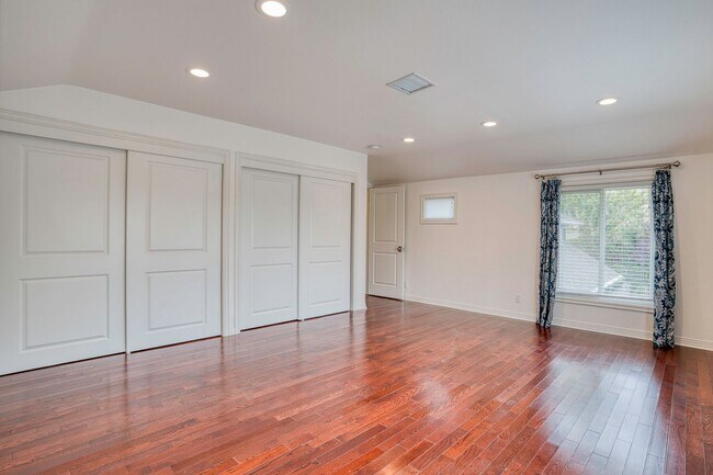 Building Photo - FALL IN LOVE with a Woodland Hills View