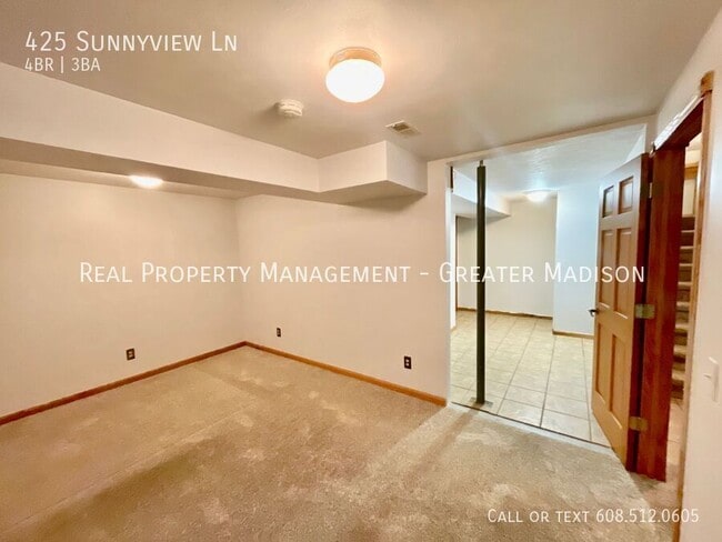 Building Photo - 425 Sunnyview Ln