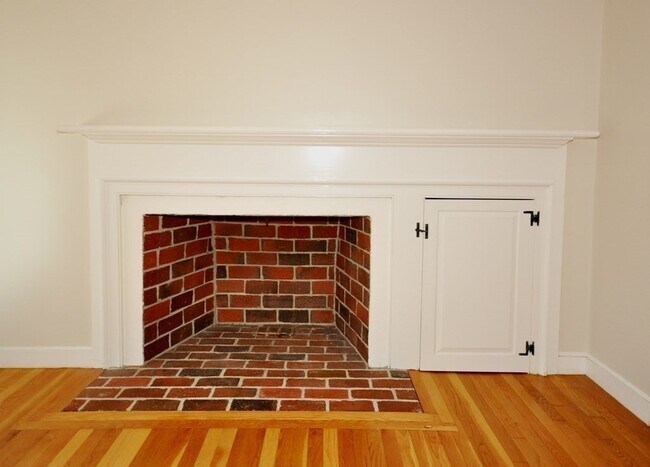 Building Photo - 15 Seaborn Pl