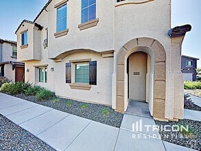Building Photo - 12572 W Hummingbird Terrace