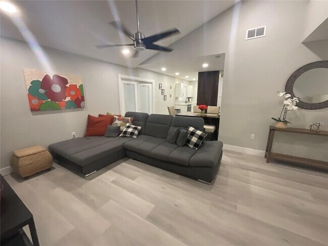 Building Photo - 3424 Willow Wisp Dr S