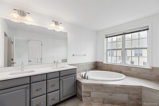 Building Photo - 2769 Ashcombe Dr.