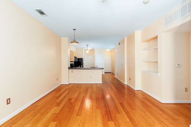 Building Photo - 2 Bedroom, 2 Bath Apartment in Birmingham