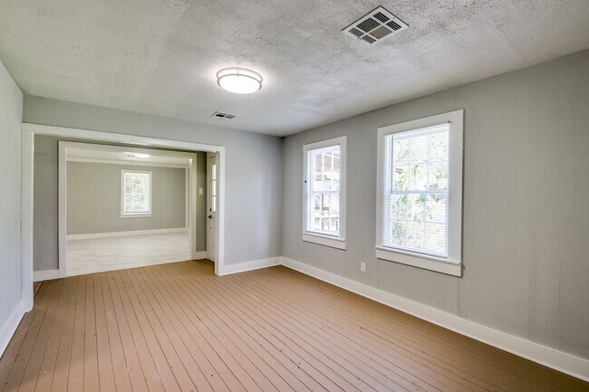 Building Photo - 3901 McKinney Dr