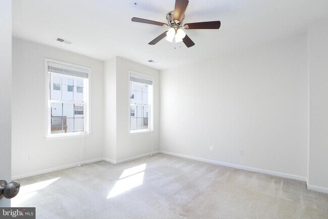 Building Photo - 24620 Byrne Meadow Square