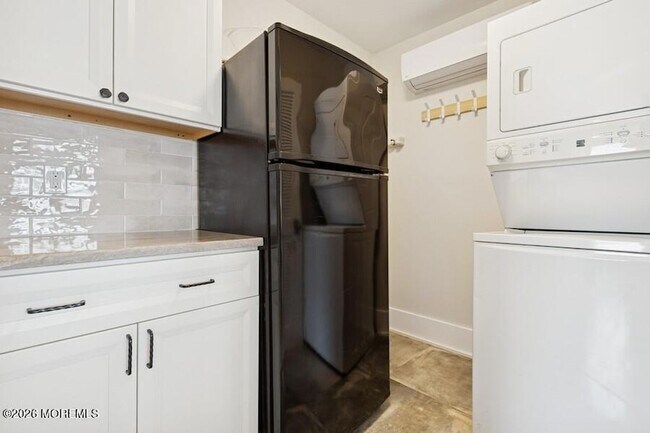 Building Photo - 124 2nd Ave