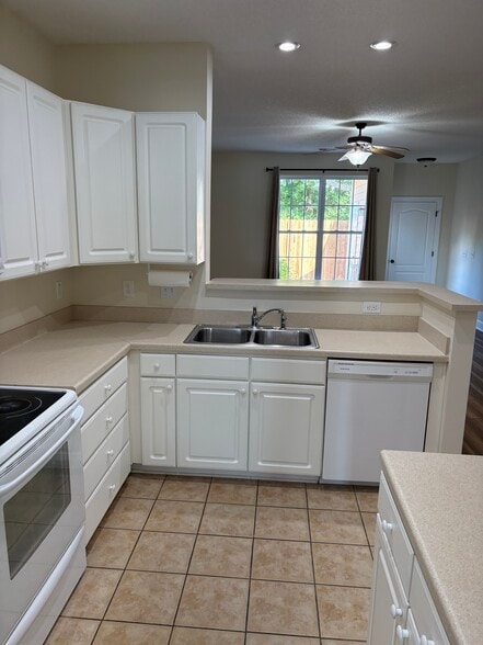 Building Photo - 2984 Sugarberry Ln