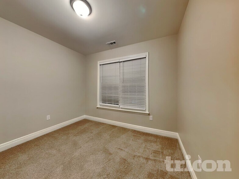 Building Photo - 461 Kimball Loop