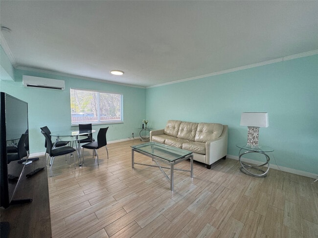 Building Photo - 323 Monroe St