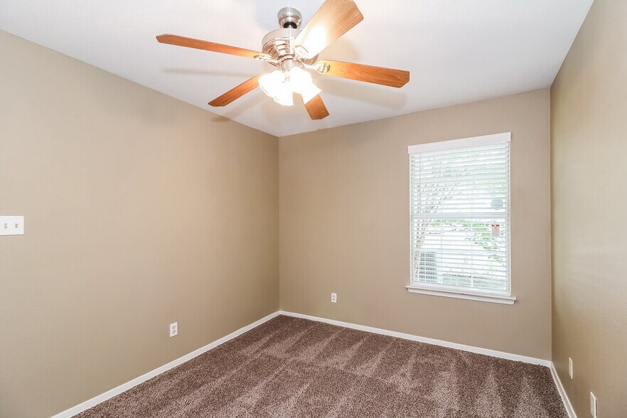 Building Photo - 408 Joyce Way
