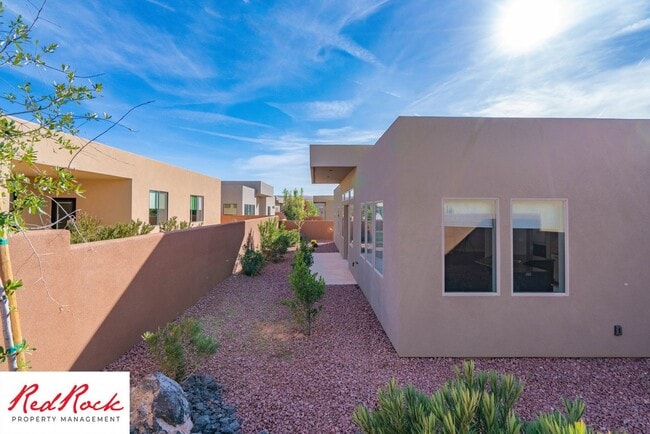 Building Photo - 4 Bedroom Home In The Dunes At Sand Hollow...