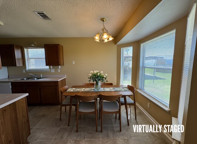 Building Photo - 3509 Christie Dr