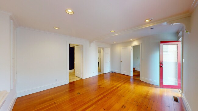 Building Photo - 3118 Scott St